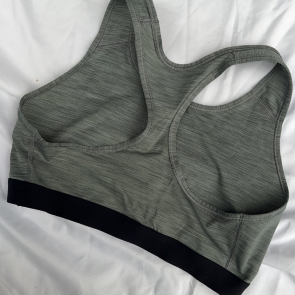 Nike sports bra - Picture 2 of 3